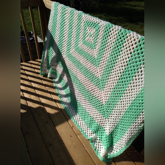 Vintage Handmade Crocheted Afghan, Green & White Square Pattern, 72 x 66… - Picture 2 of 14
